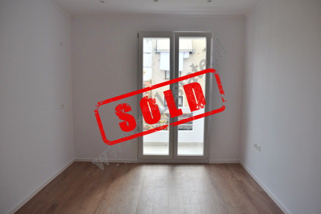 Apartament 2+1 ne shitje ne rrugen Mine Peza prane Komisariatit Numer 3 ne Tirane.
Pozicionohet ne 